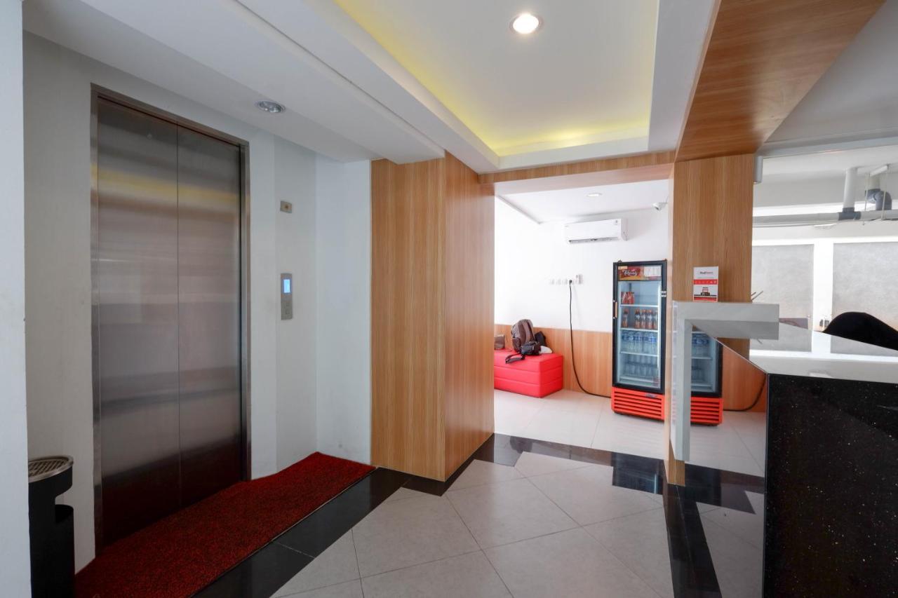 Reddoorz Plus Near Ciputra Mall Simpang Lima Semarang Luaran gambar