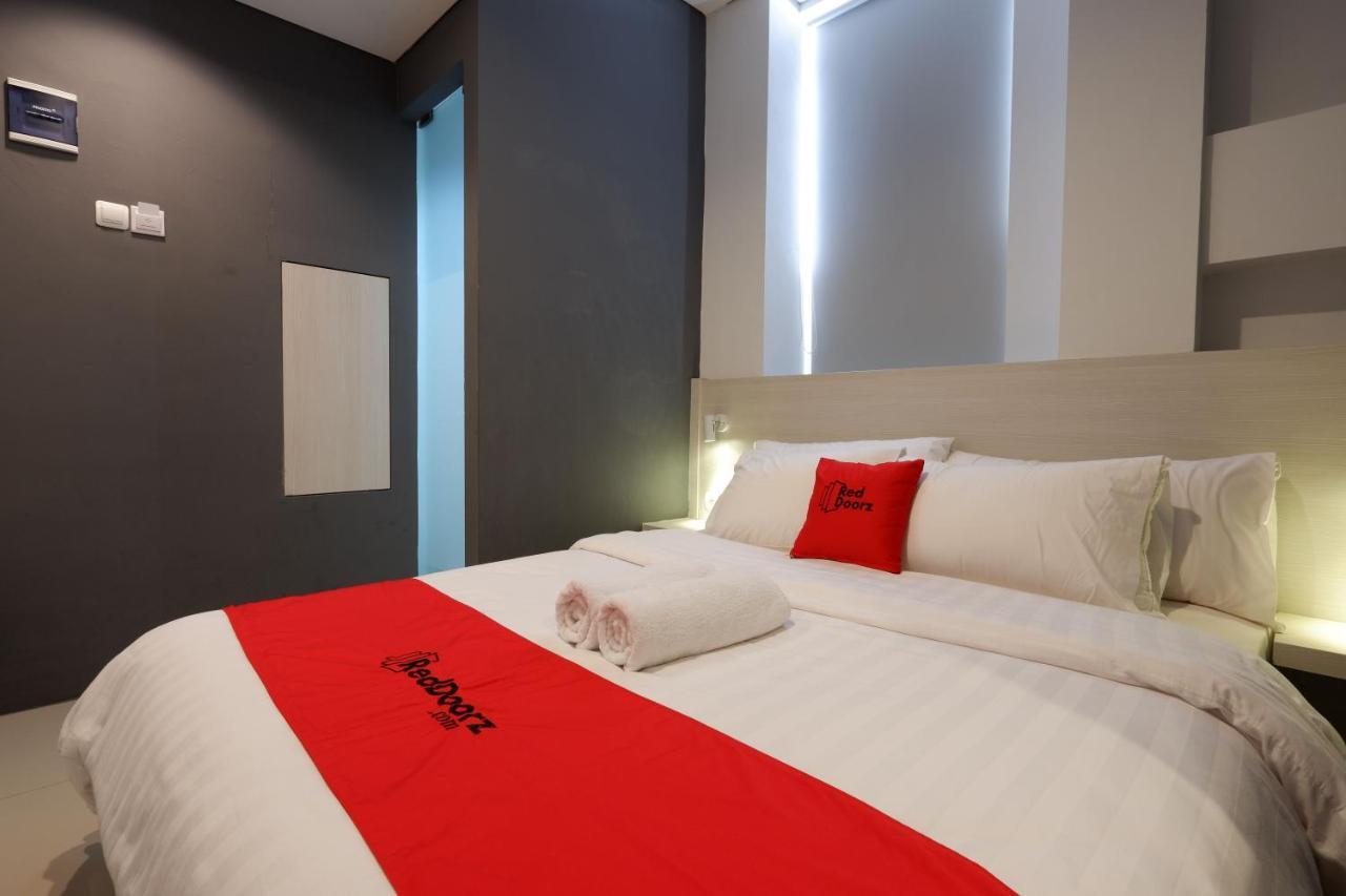 Reddoorz Plus Near Ciputra Mall Simpang Lima Semarang Luaran gambar