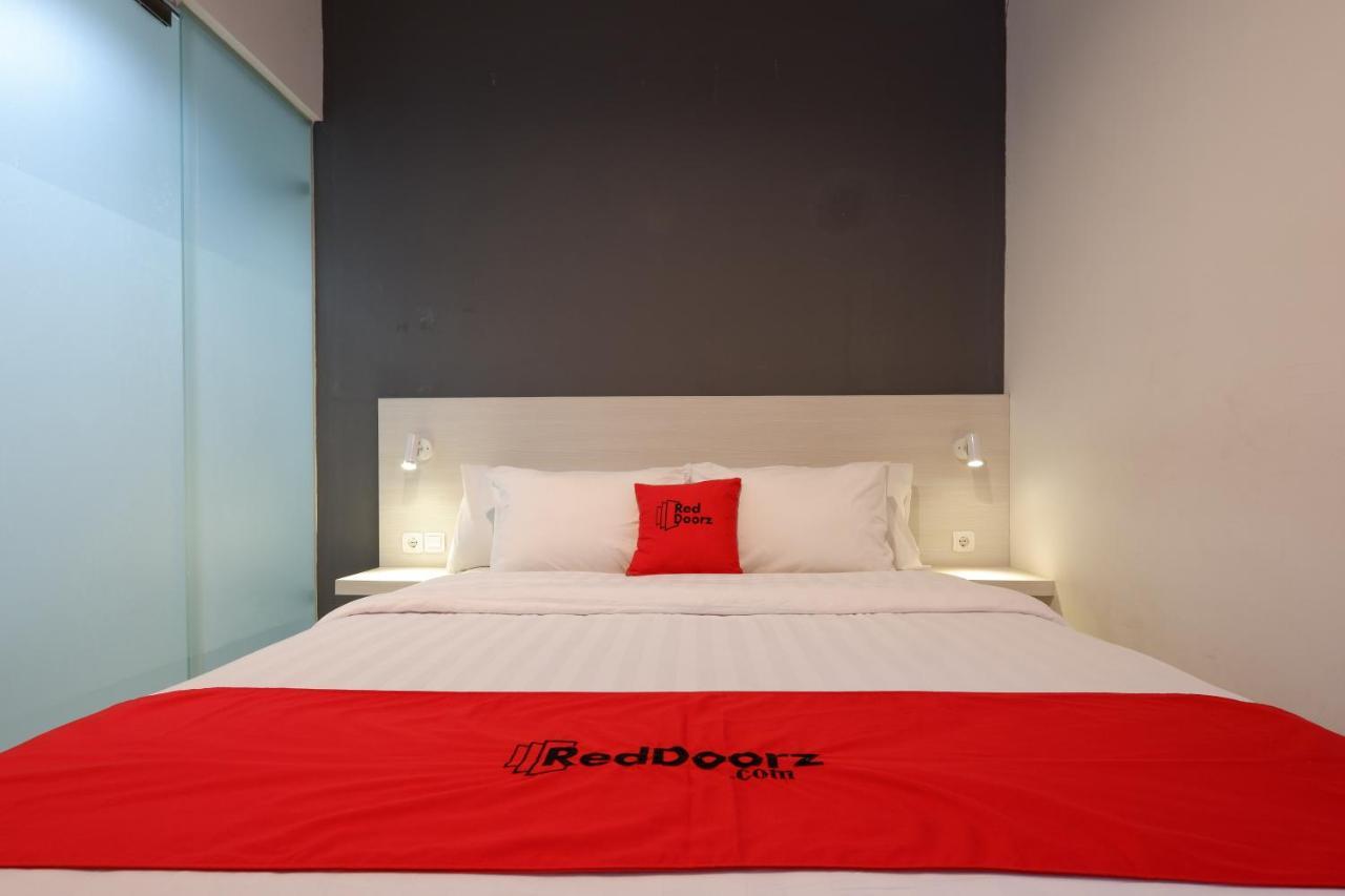 Reddoorz Plus Near Ciputra Mall Simpang Lima Semarang Luaran gambar