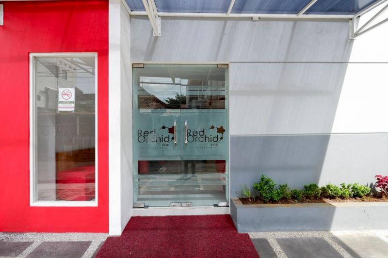 Reddoorz Plus Near Ciputra Mall Simpang Lima Semarang Luaran gambar