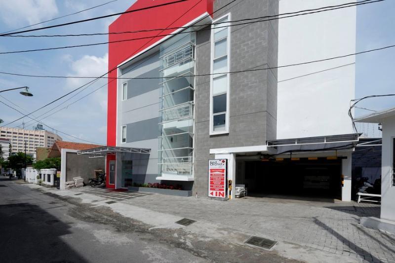 Reddoorz Plus Near Ciputra Mall Simpang Lima Semarang Luaran gambar