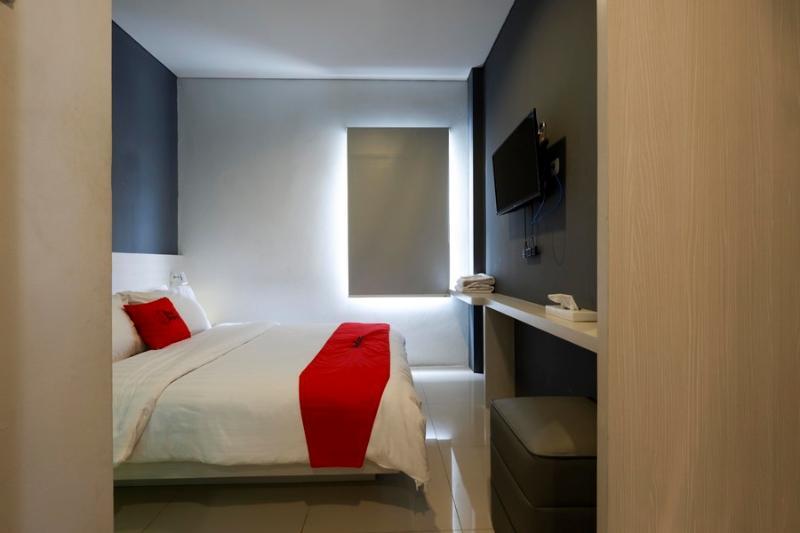 Reddoorz Plus Near Ciputra Mall Simpang Lima Semarang Luaran gambar